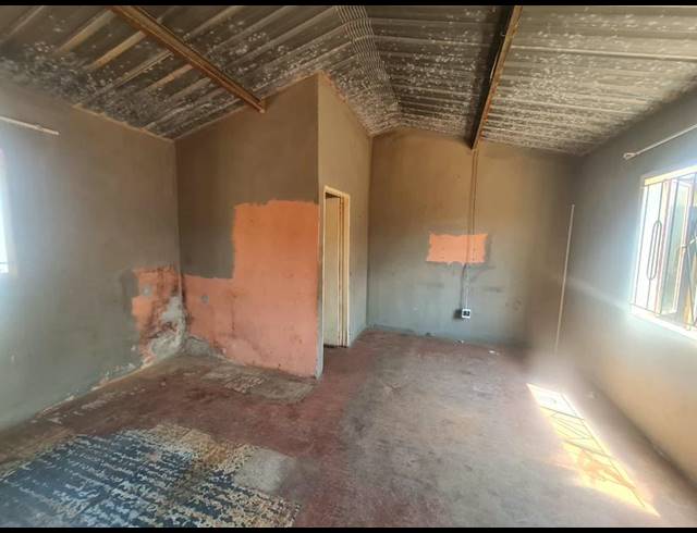 1 BEDROOM HOUSE FOR SALE IN PHUMULA